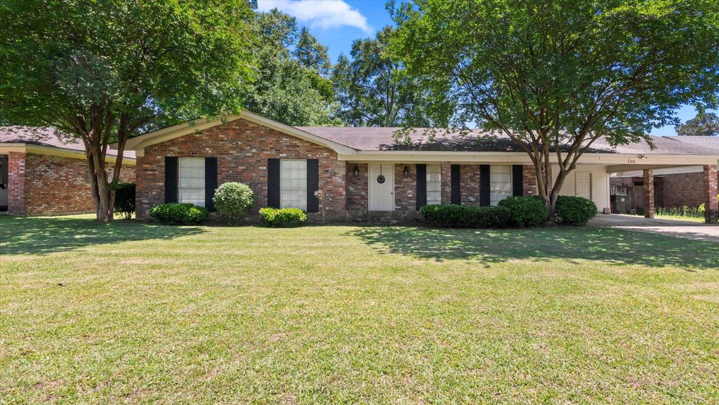 103 Mary Cir., Hattiesburg, MS 39402