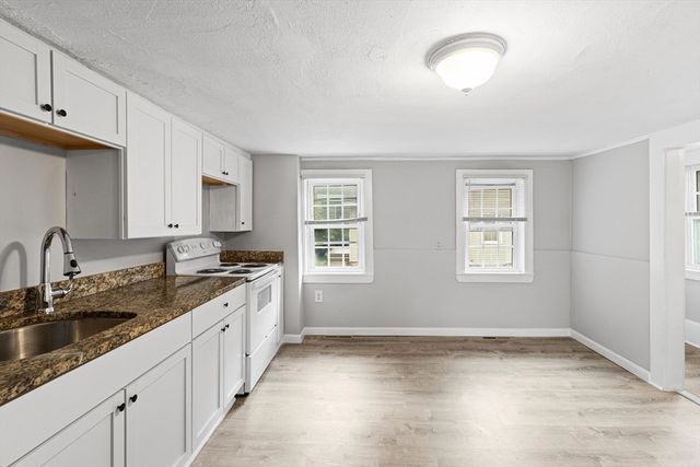 95-B N Main St B, Andover, MA 01810