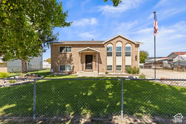 5051 MIDLAND DR, Roy, UT 84067