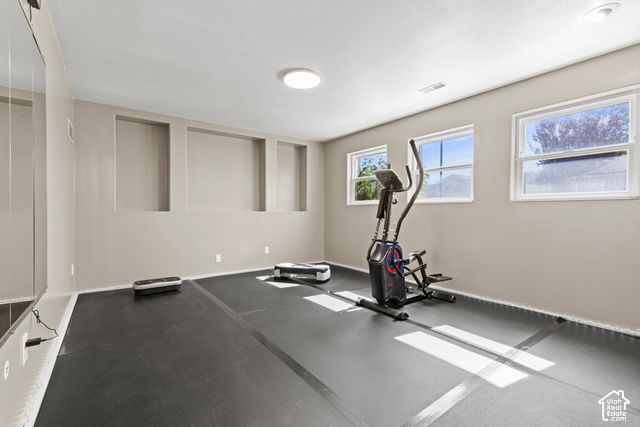 5051 MIDLAND DR, Roy, UT 84067
