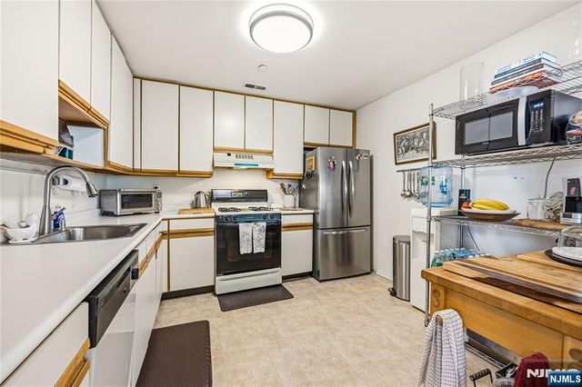6 Markham Circle 6, Englewood, NJ 07631