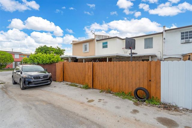 4522 NW 194th St, Miami Gardens, FL 33055