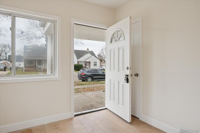 1580 Richmond Avenue, Lincoln Park, MI 48146