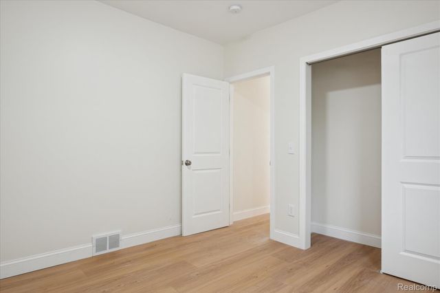 1580 Richmond Avenue, Lincoln Park, MI 48146