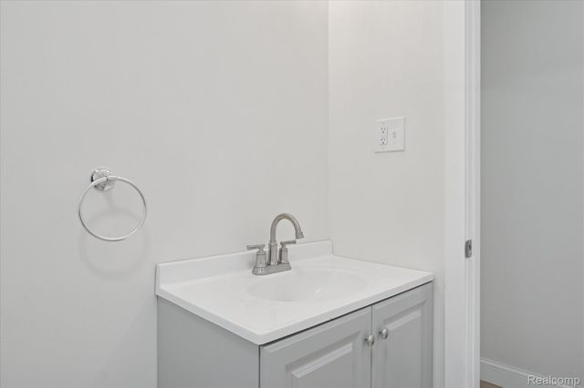 1580 Richmond Avenue, Lincoln Park, MI 48146