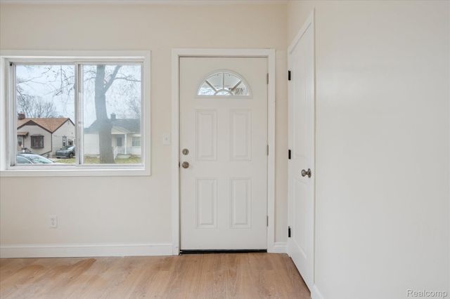 1580 Richmond Avenue, Lincoln Park, MI 48146