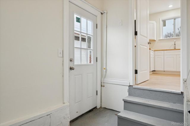 1580 Richmond Avenue, Lincoln Park, MI 48146