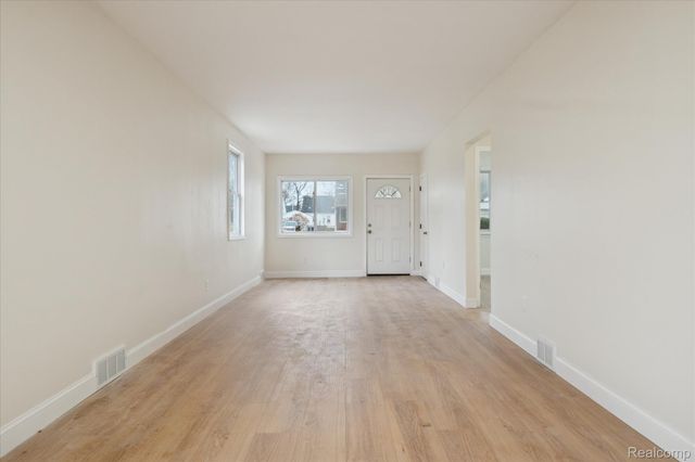 1580 Richmond Avenue, Lincoln Park, MI 48146