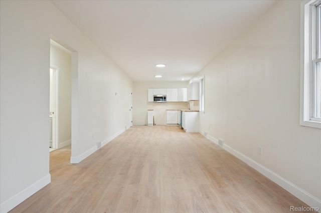 1580 Richmond Avenue, Lincoln Park, MI 48146