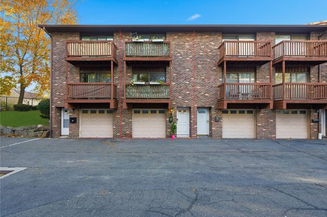 382 Knapps Highway 382, Fairfield, CT 06825