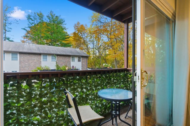 382 Knapps Highway 382, Fairfield, CT 06825