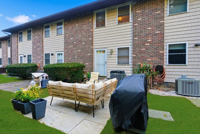 382 Knapps Highway 382, Fairfield, CT 06825