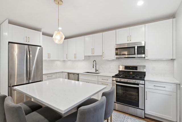 382 Knapps Highway 382, Fairfield, CT 06825