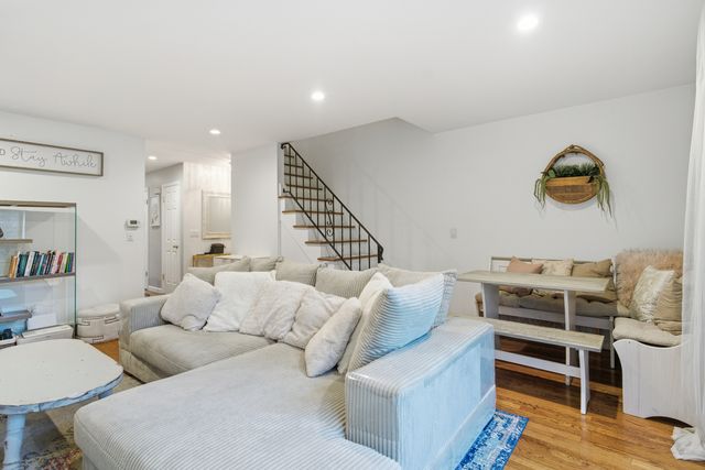 382 Knapps Highway 382, Fairfield, CT 06825