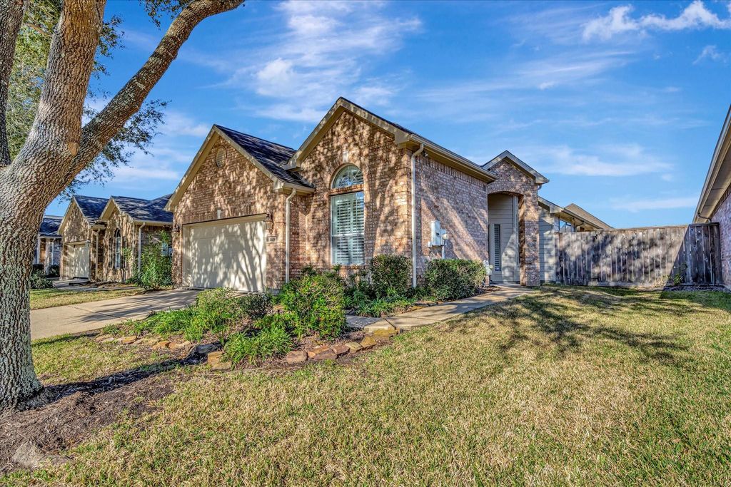 1619 Berlino Drive, Pearland, TX 77581