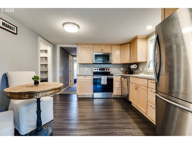 320 26TH St, Springfield, OR 97477