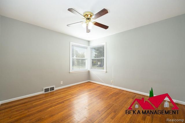 26114 Palmer Boulevard, Madison Heights, MI 48071