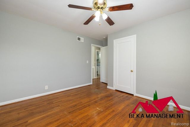 26114 Palmer Boulevard, Madison Heights, MI 48071