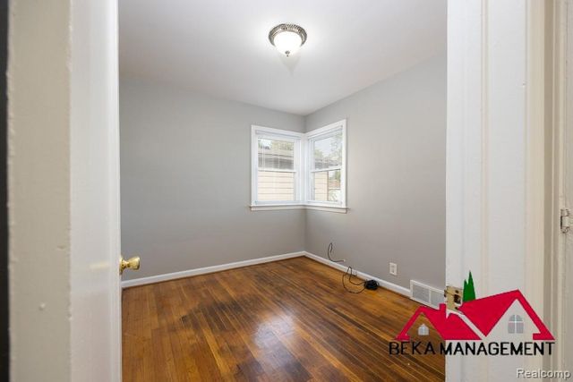 26114 Palmer Boulevard, Madison Heights, MI 48071