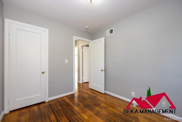 26114 Palmer Boulevard, Madison Heights, MI 48071