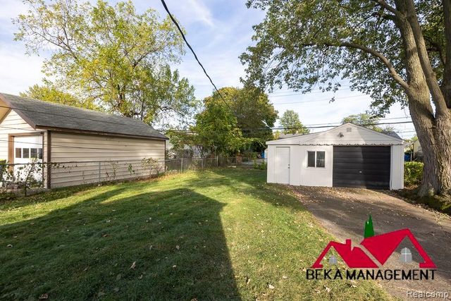 26114 Palmer Boulevard, Madison Heights, MI 48071