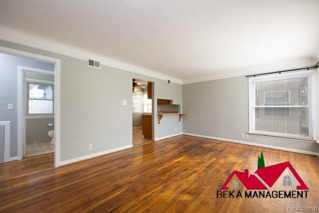 26114 Palmer Boulevard, Madison Heights, MI 48071