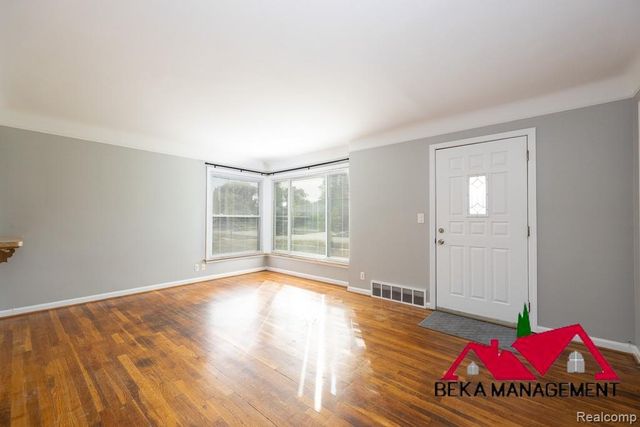 26114 Palmer Boulevard, Madison Heights, MI 48071