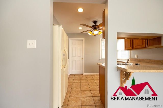 26114 Palmer Boulevard, Madison Heights, MI 48071