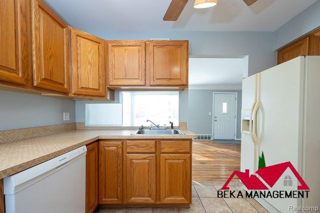 26114 Palmer Boulevard, Madison Heights, MI 48071