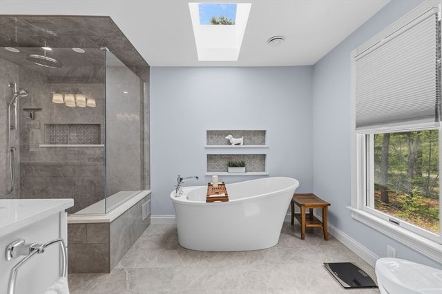 61 Montgomery, Lakeville, MA 02347