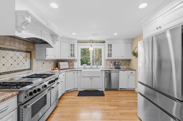 61 Montgomery, Lakeville, MA 02347