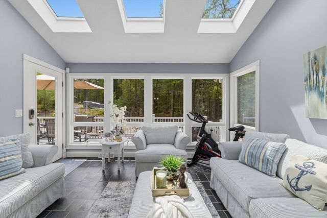 61 Montgomery, Lakeville, MA 02347