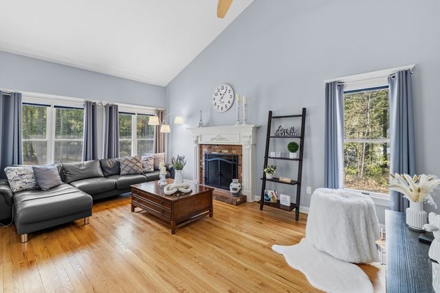61 Montgomery, Lakeville, MA 02347