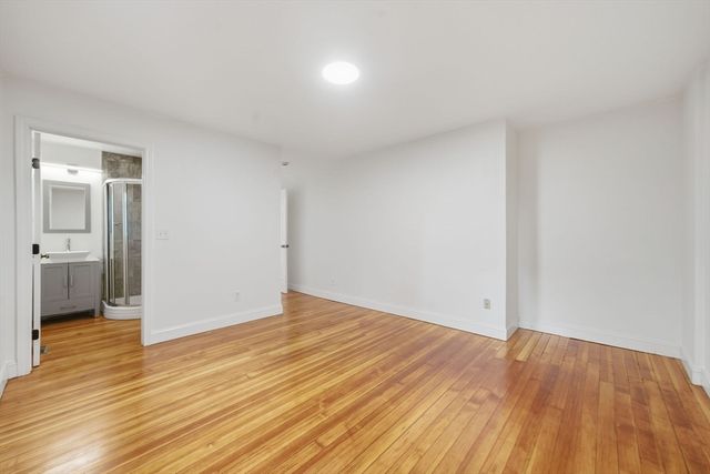 87 Floral St 1, Newton, MA 02461