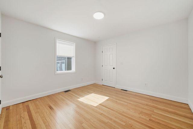 87 Floral St 1, Newton, MA 02461