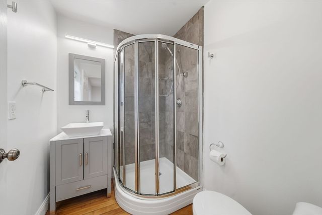 87 Floral St 1, Newton, MA 02461