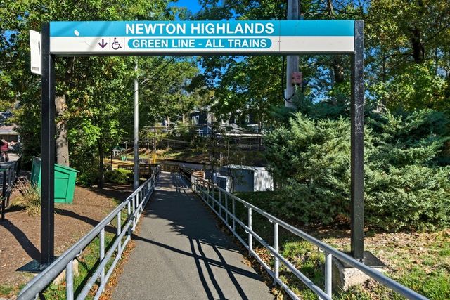 87 Floral St 1, Newton, MA 02461
