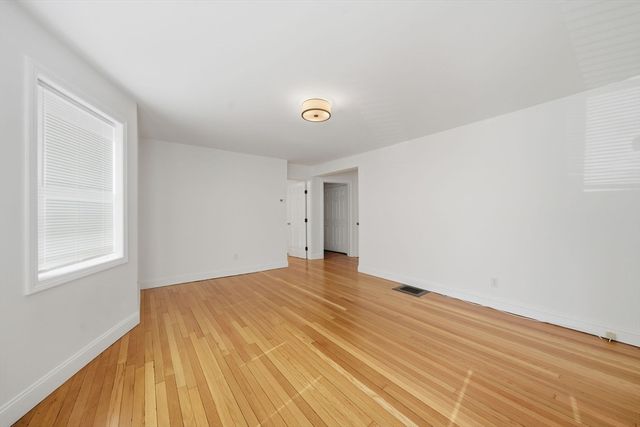 87 Floral St 1, Newton, MA 02461