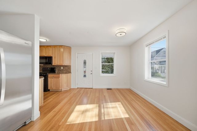 87 Floral St 1, Newton, MA 02461