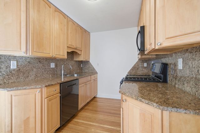 87 Floral St 1, Newton, MA 02461