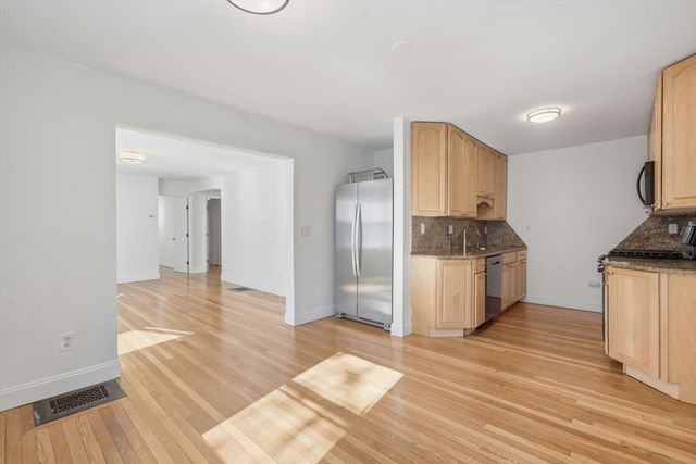 87 Floral St 1, Newton, MA 02461