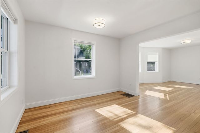 87 Floral St 1, Newton, MA 02461