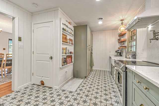 421 Hill Park Drive, Bristol, VA 24201