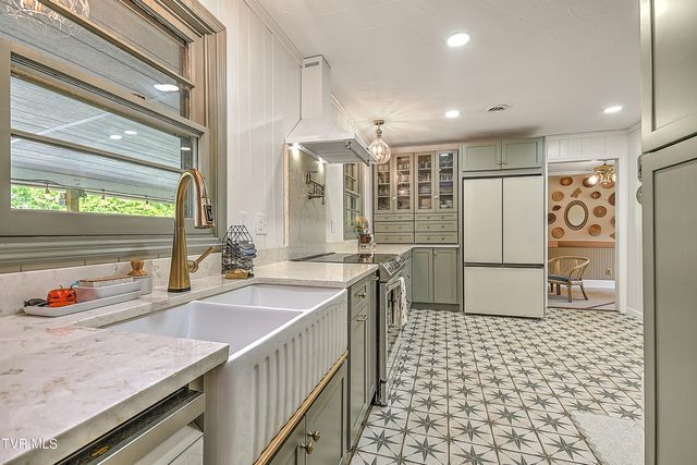 421 Hill Park Drive, Bristol, VA 24201