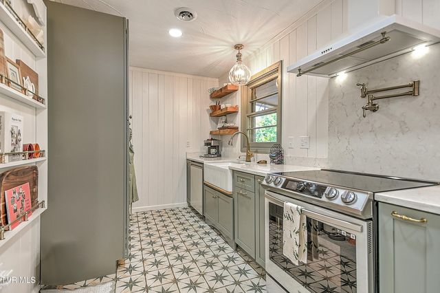 421 Hill Park Drive, Bristol, VA 24201