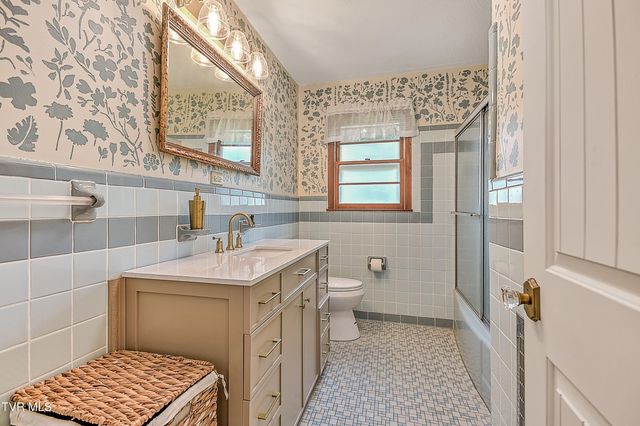 421 Hill Park Drive, Bristol, VA 24201