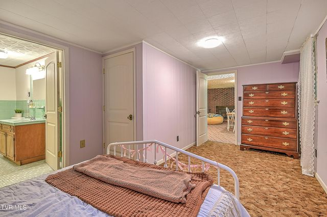 421 Hill Park Drive, Bristol, VA 24201
