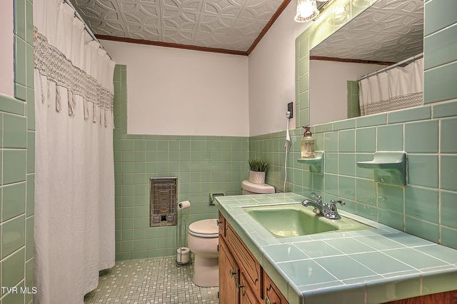 421 Hill Park Drive, Bristol, VA 24201