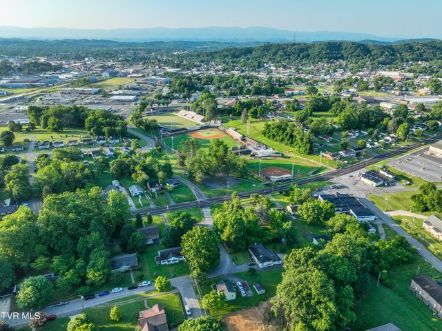 421 Hill Park Drive, Bristol, VA 24201