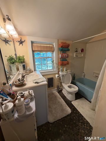 360 Griswold Street, Glastonbury, CT 06033